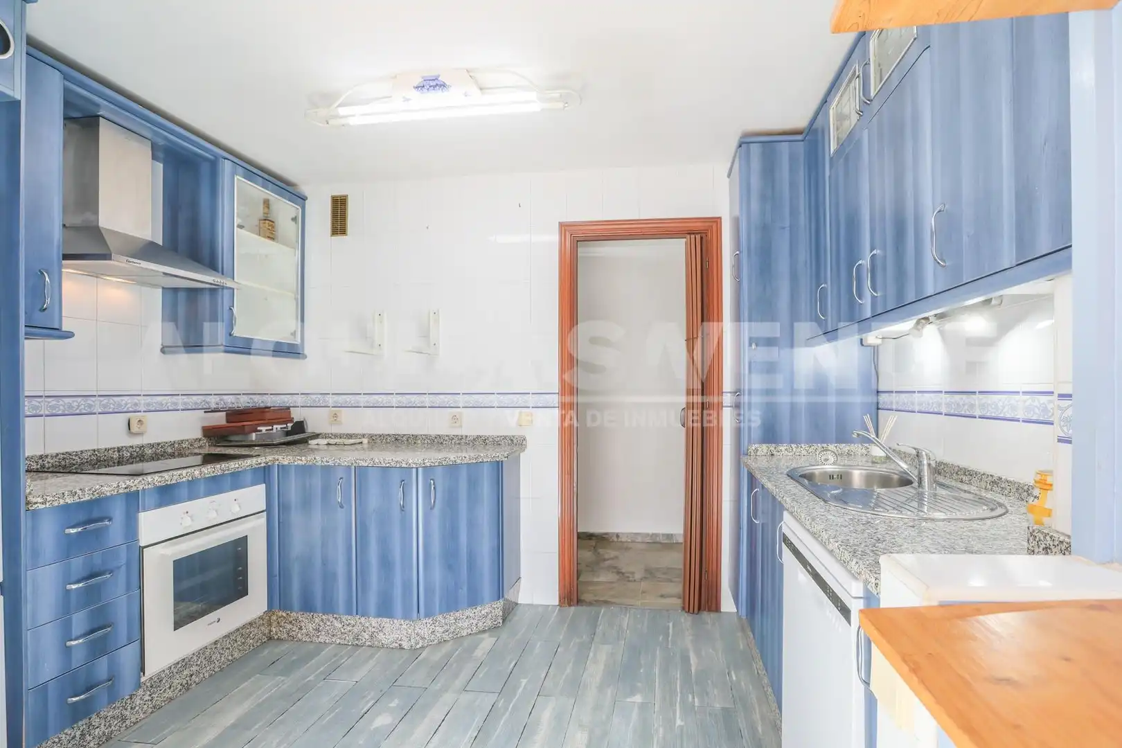 Flat with terrace for sale in Este - Alcosa- Torreblanca
