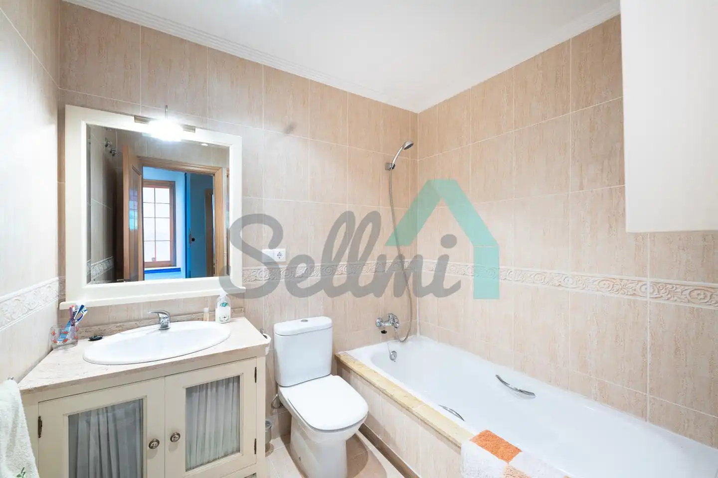 Bathroom of Flat for sale in Aller  with Heating and Storage room