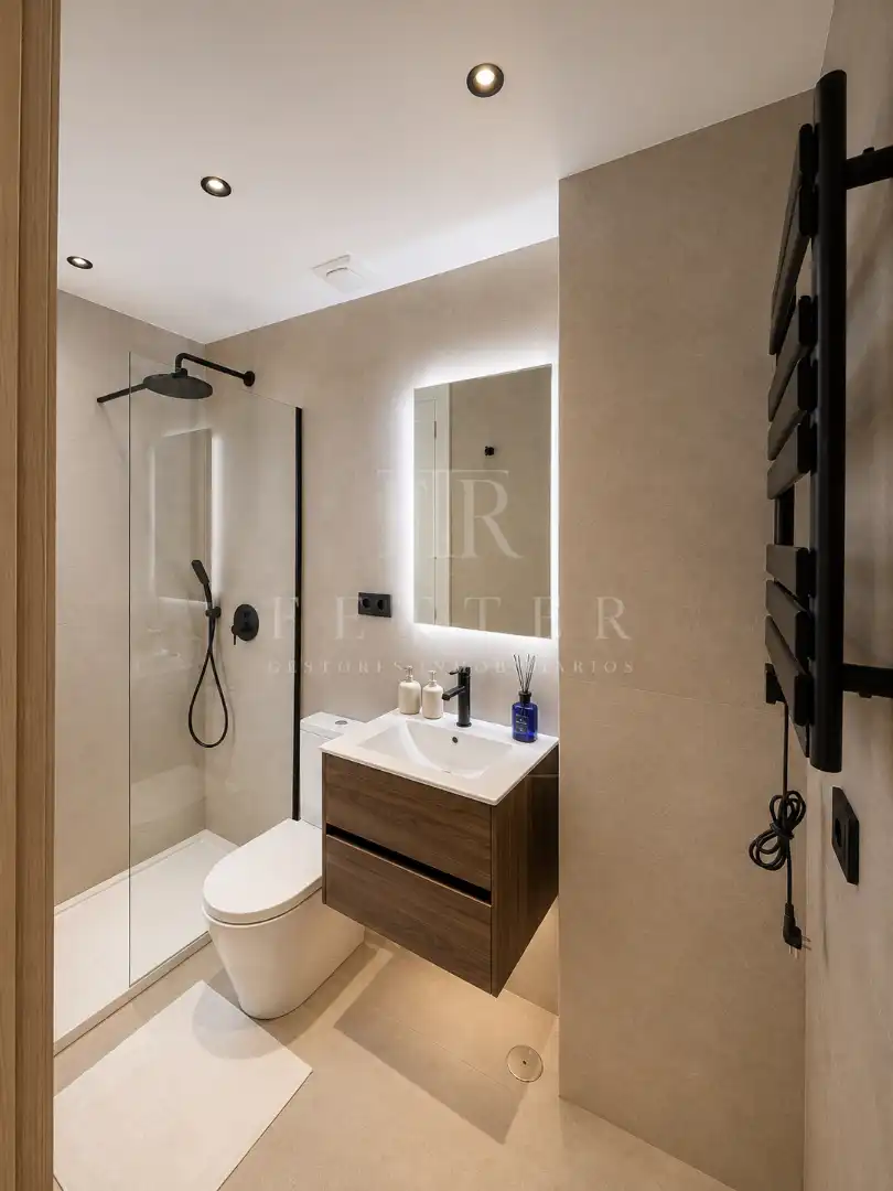 Bathroom of Flat for sale in Madrid  with Air Conditioner, Heating and Furnished