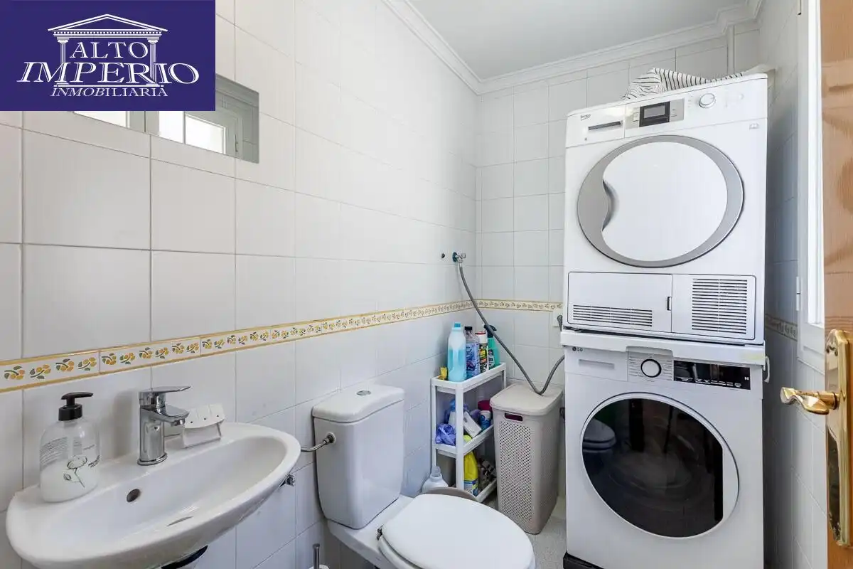 Baño de Casa o chalet en venta en Granada con Calefacción y Terraza