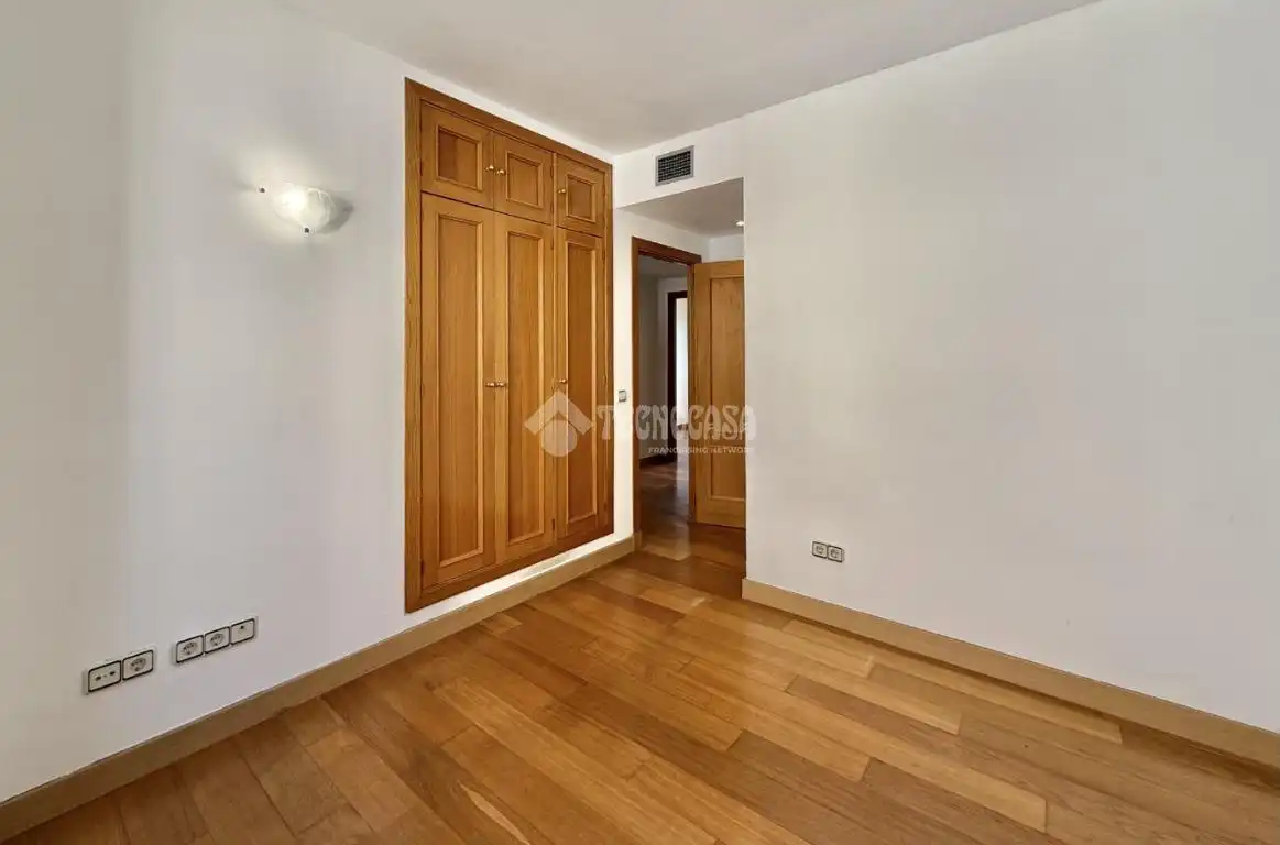 Bedroom of Flat for sale in Madrid  with Air Conditioner, Heating and Storage room