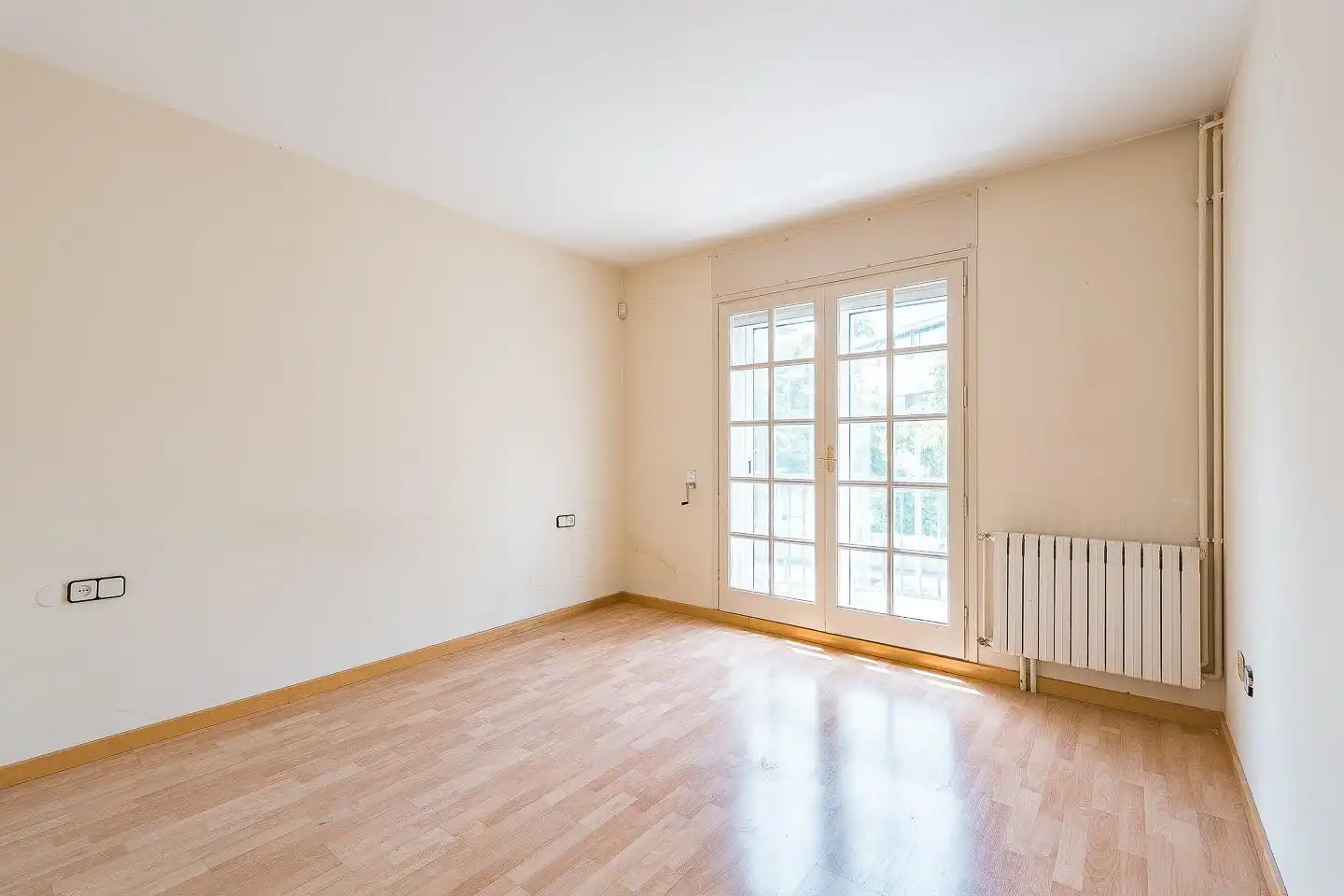Dormitori de Casa o xalet en venda en Barcelona amb Calefacció, Jardí privat i Parquet
