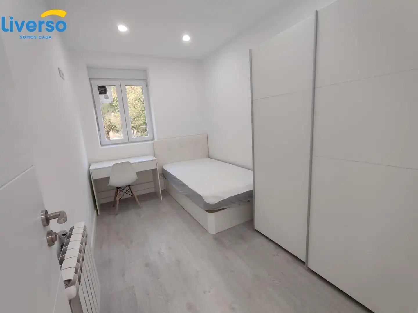 Bedroom of Flat for share in Burgos  with Furnished and Balcony