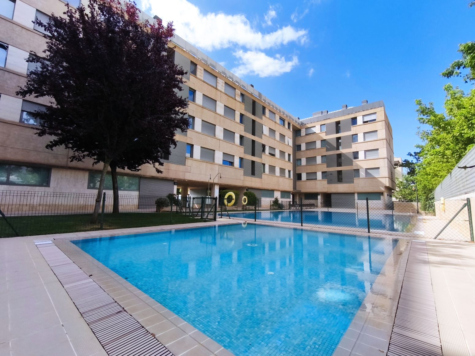 Piscina de Piso en venta en  Logroño con Aire acondicionado, Calefacción y Jardín privado