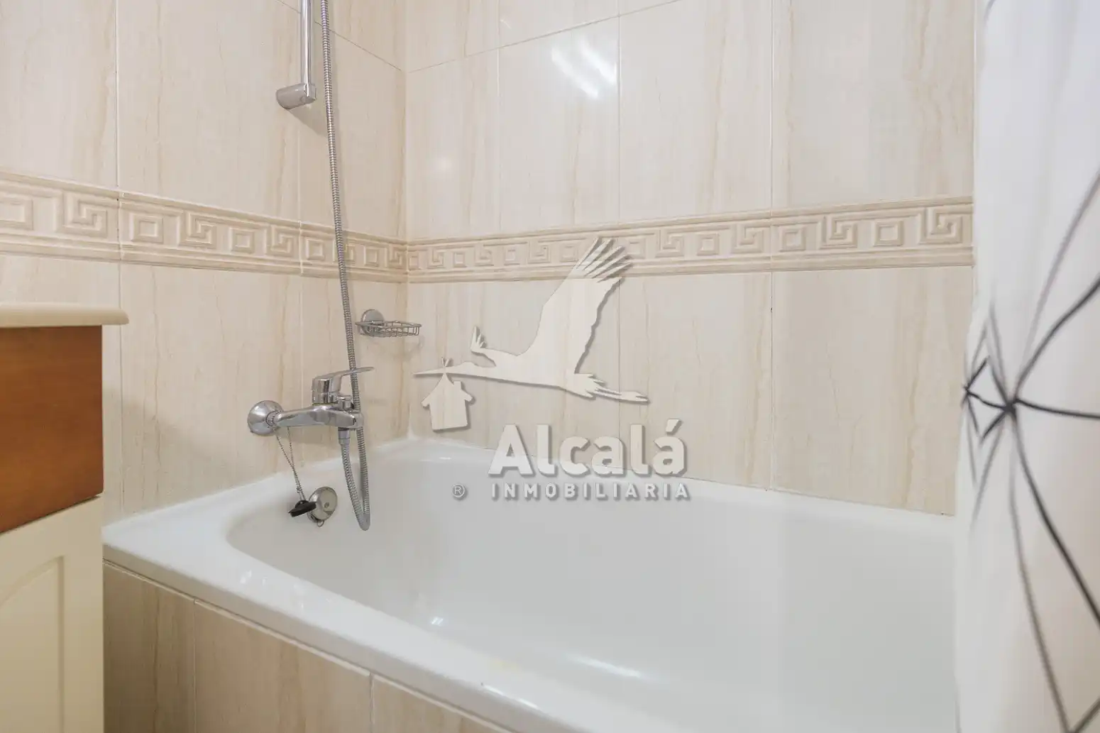 Baño de Piso en venta en Alcalá de Henares con Aire acondicionado y Calefacción