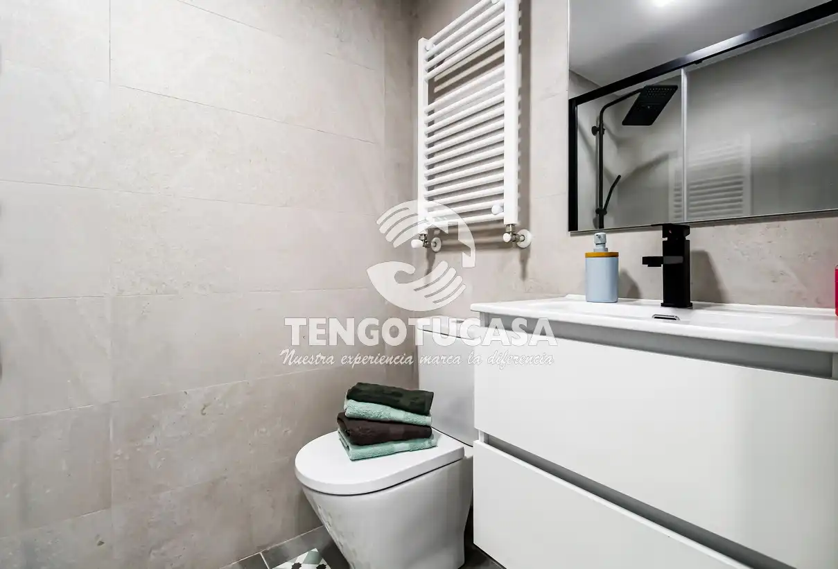 Bathroom of Flat for sale in Madrid  with Air Conditioner, Heating and Furnished