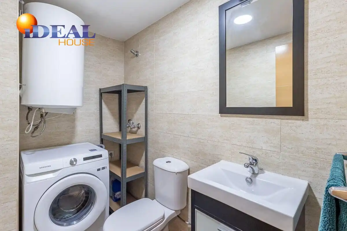 Bathroom of Flat for sale in Granada