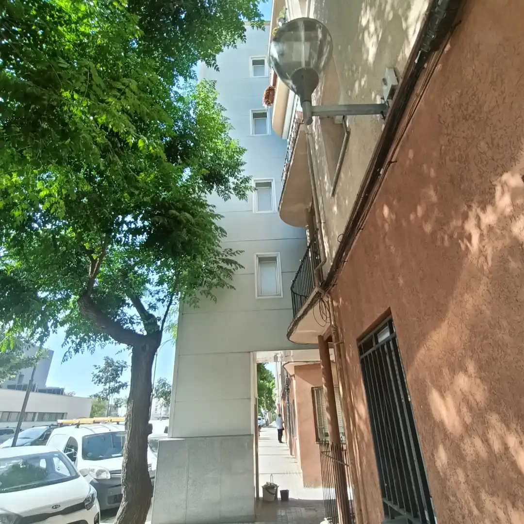 Vista exterior de Piso en venta en Sabadell