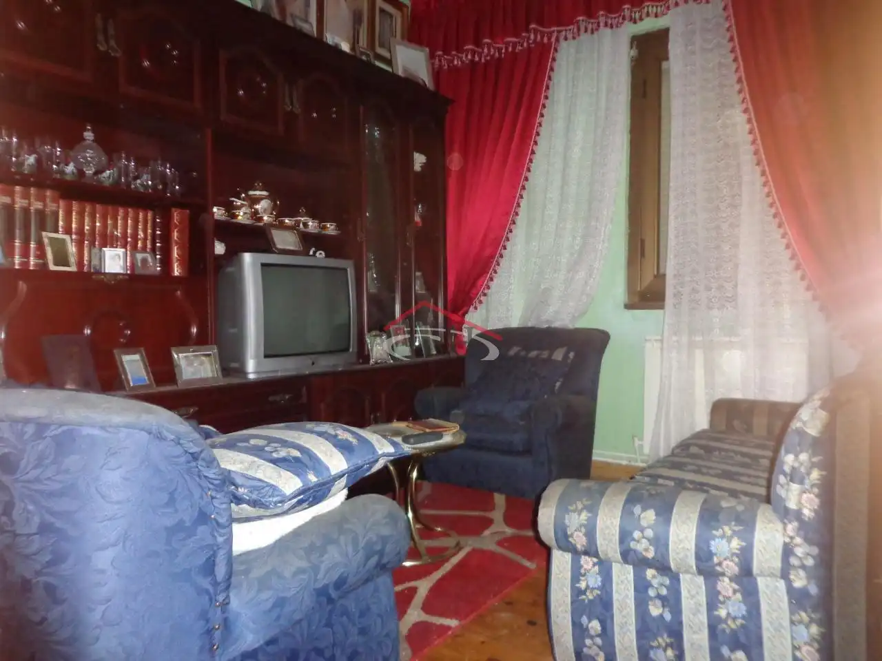Sala d'estar de Casa o xalet en venda en León Capital  amb Calefacció i Jardí privat