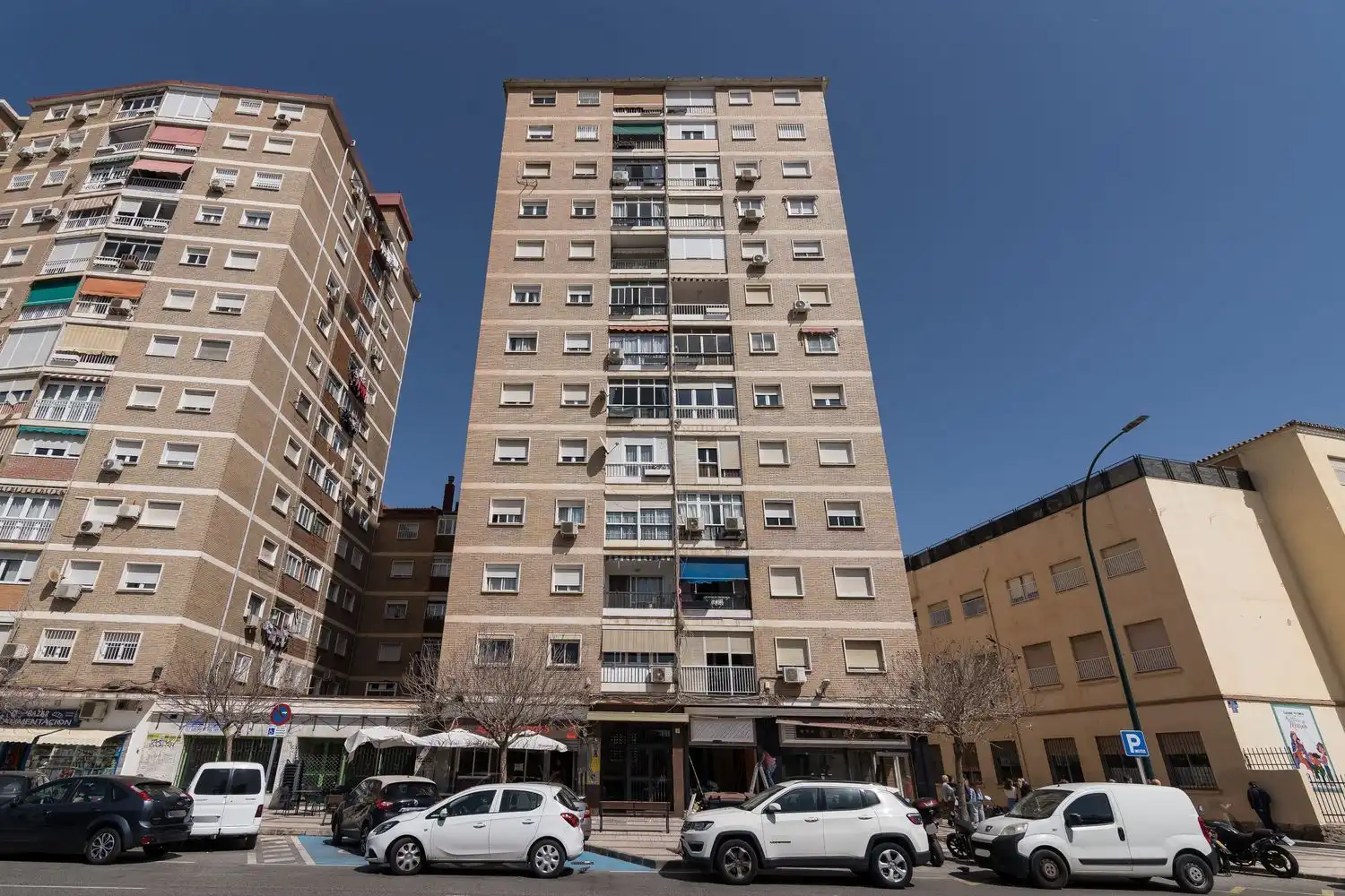 Pis de lloguer a Calle del Abogado Federico Orellana Toledano, Parque Ayala - Jardín de la Abadía - Huelín