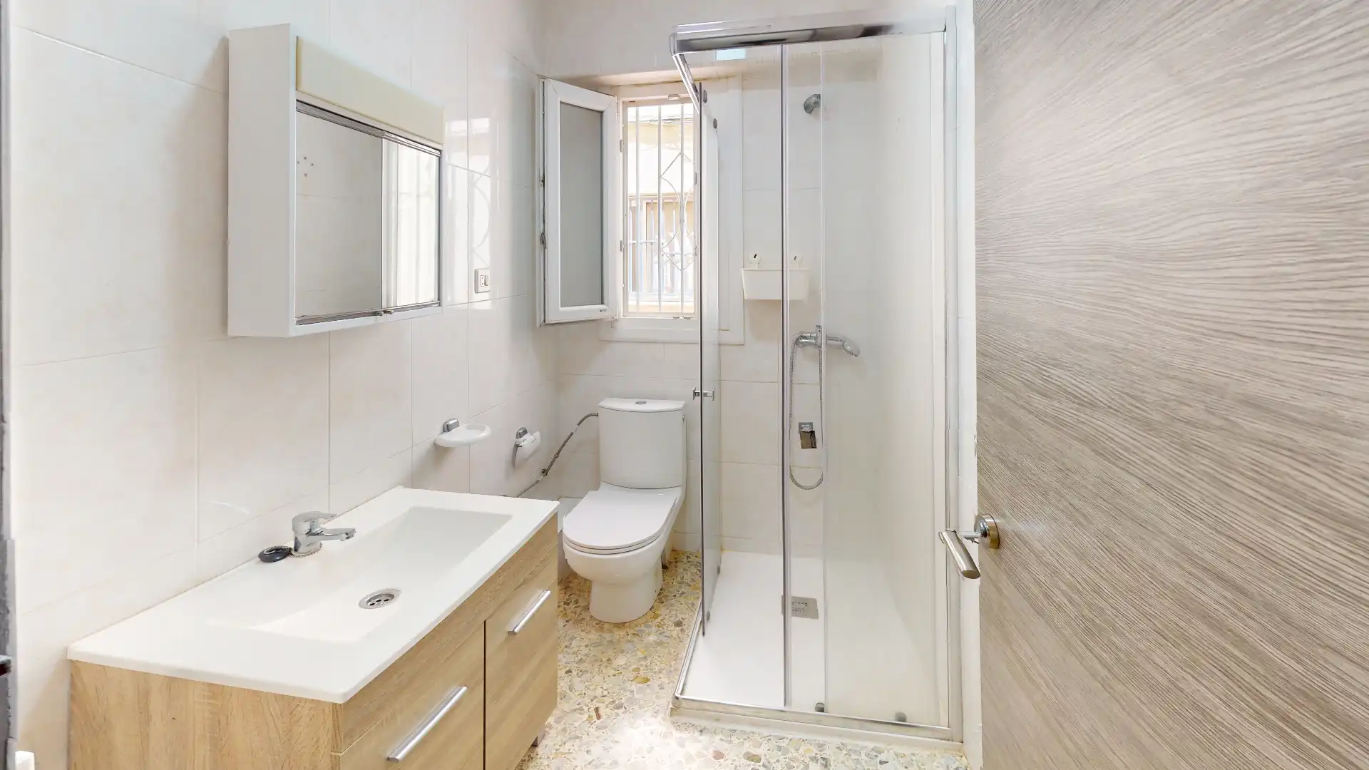 Baño de Piso en venta en Almería con Aire acondicionado, Calefacción y Trastero