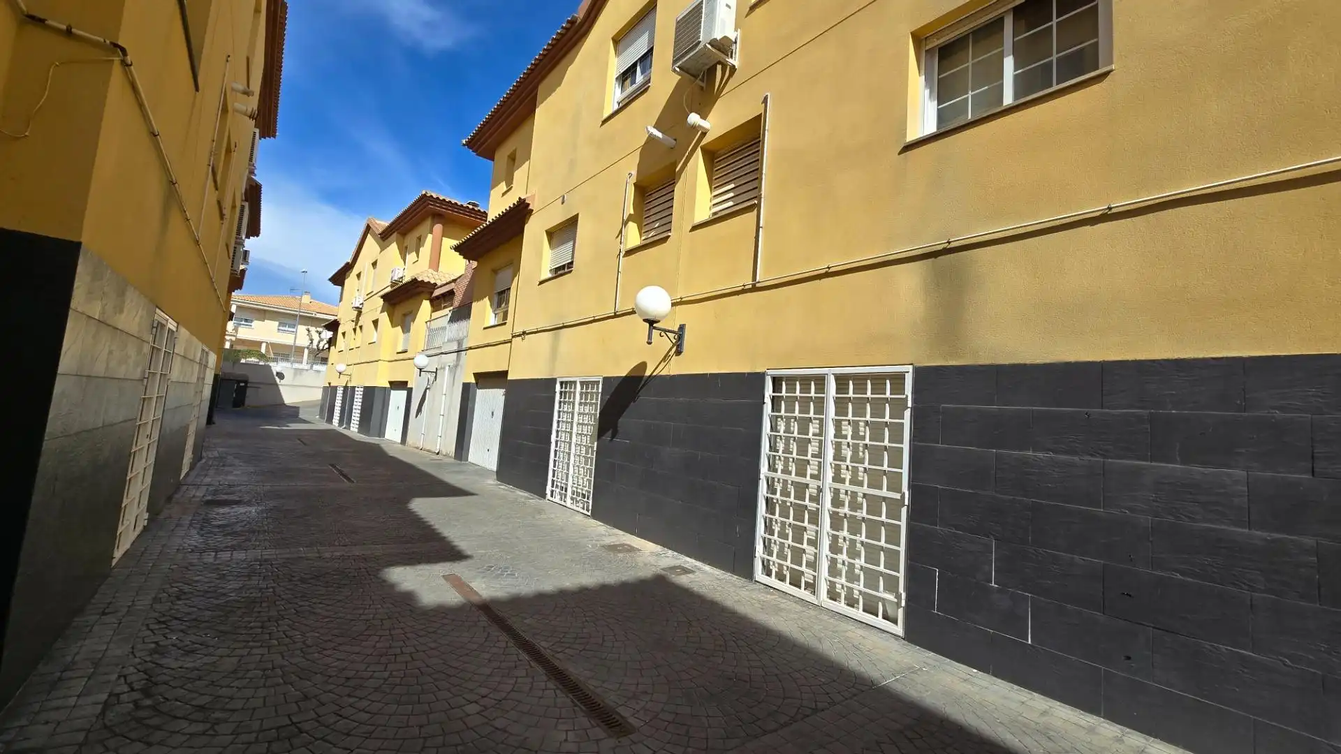 Vista exterior de Casa o chalet en venta en Elda con Aire acondicionado, Jardín privado y Terraza