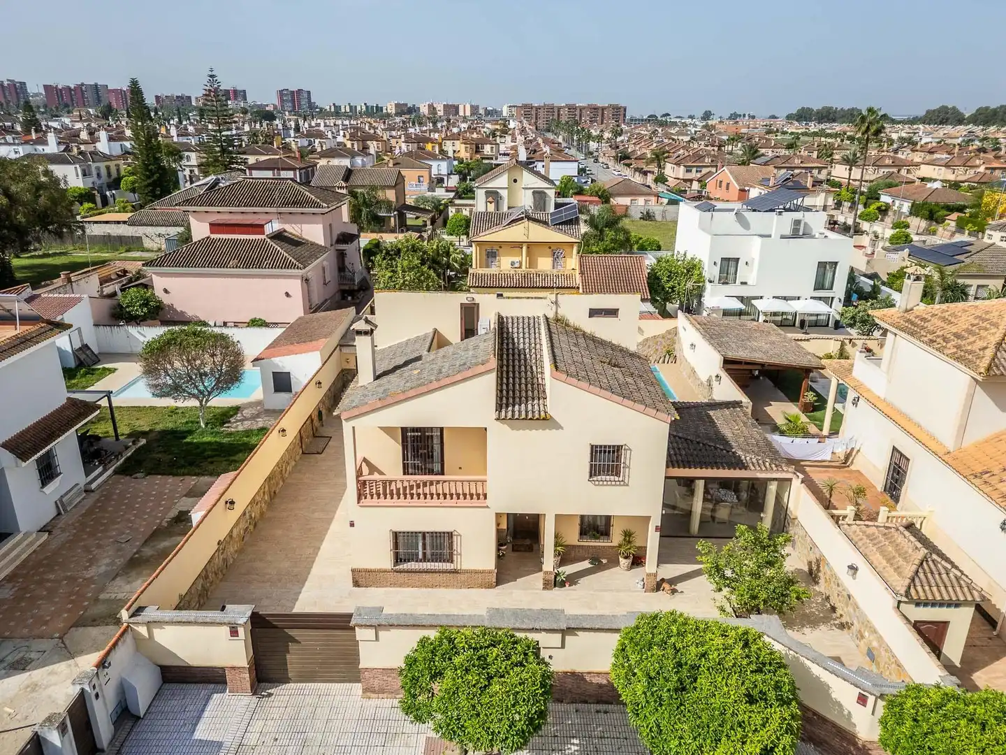 Vista exterior de Casa o chalet en venta en Montequinto con Aire acondicionado, Jardín privado y Terraza