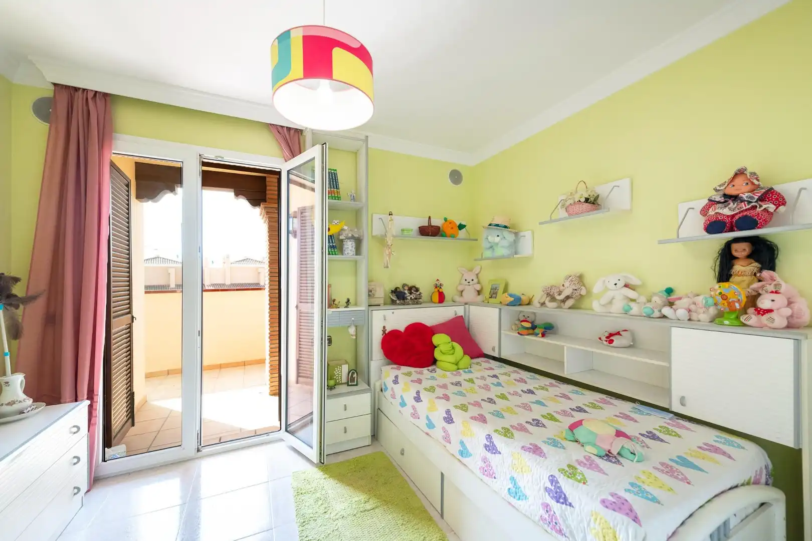 Dormitori de Casa o xalet en venda en Rincón de la Victoria amb Aire condicionat, Jardí privat i Terrassa