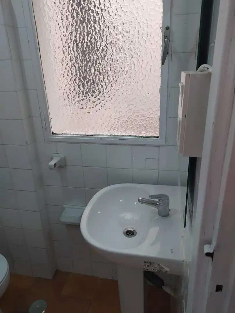 Baño de Estudio de alquiler en Granada con Amueblado