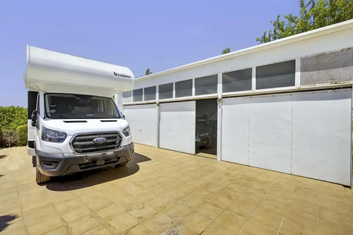 Vista exterior de Casa o xalet en venda en Carmona amb Aire condicionat, Calefacció i Jardí privat