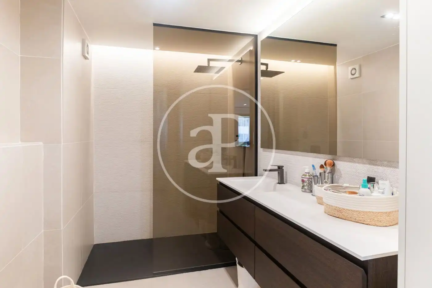 Bathroom of Flat for sale in Valencia  with Air Conditioner, Heating and Terrace
