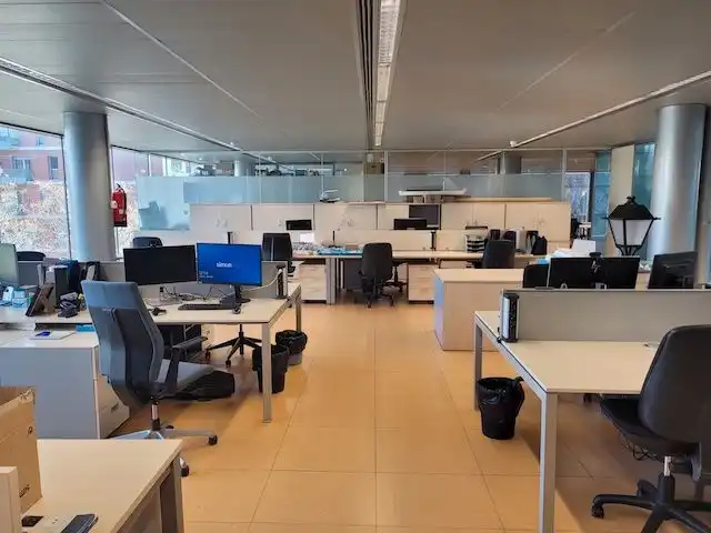 Büro zur Miete in Barcelona mit Klimaanlage, Heizung und Terrasse