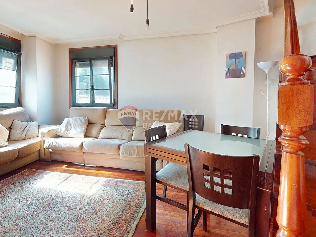 Sala de estar de Dúplex en venta en Vigo  con Calefacción, Parquet y Trastero