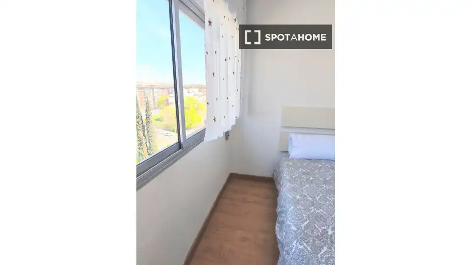 Schlafzimmer von Wohnung zur untervermieten in Madrid mit Klimaanlage, Heizung und Terrasse