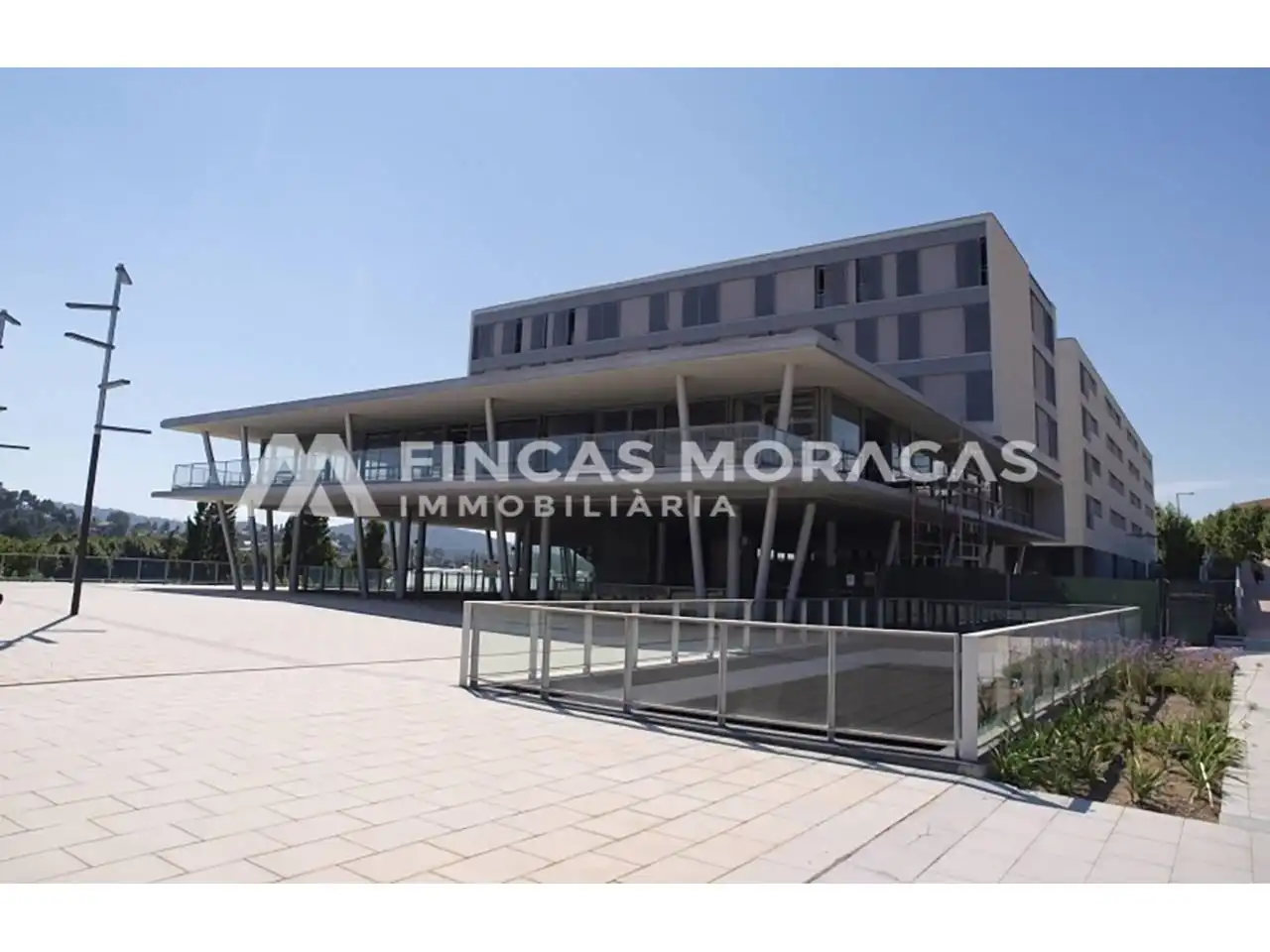 Vista exterior de Local en traspaso en Sant Cugat del Vallès con Aire acondicionado