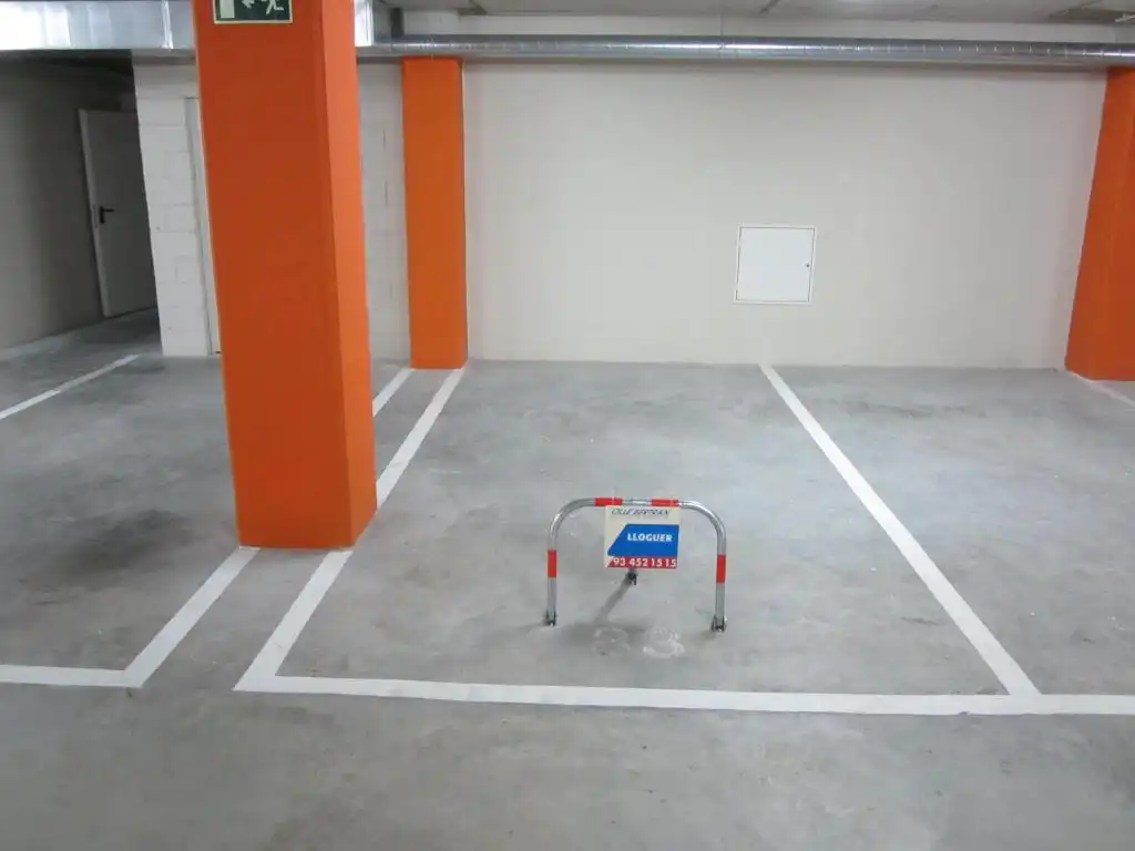 Aparcament de Garatge en venda en Cornellà de Llobregat