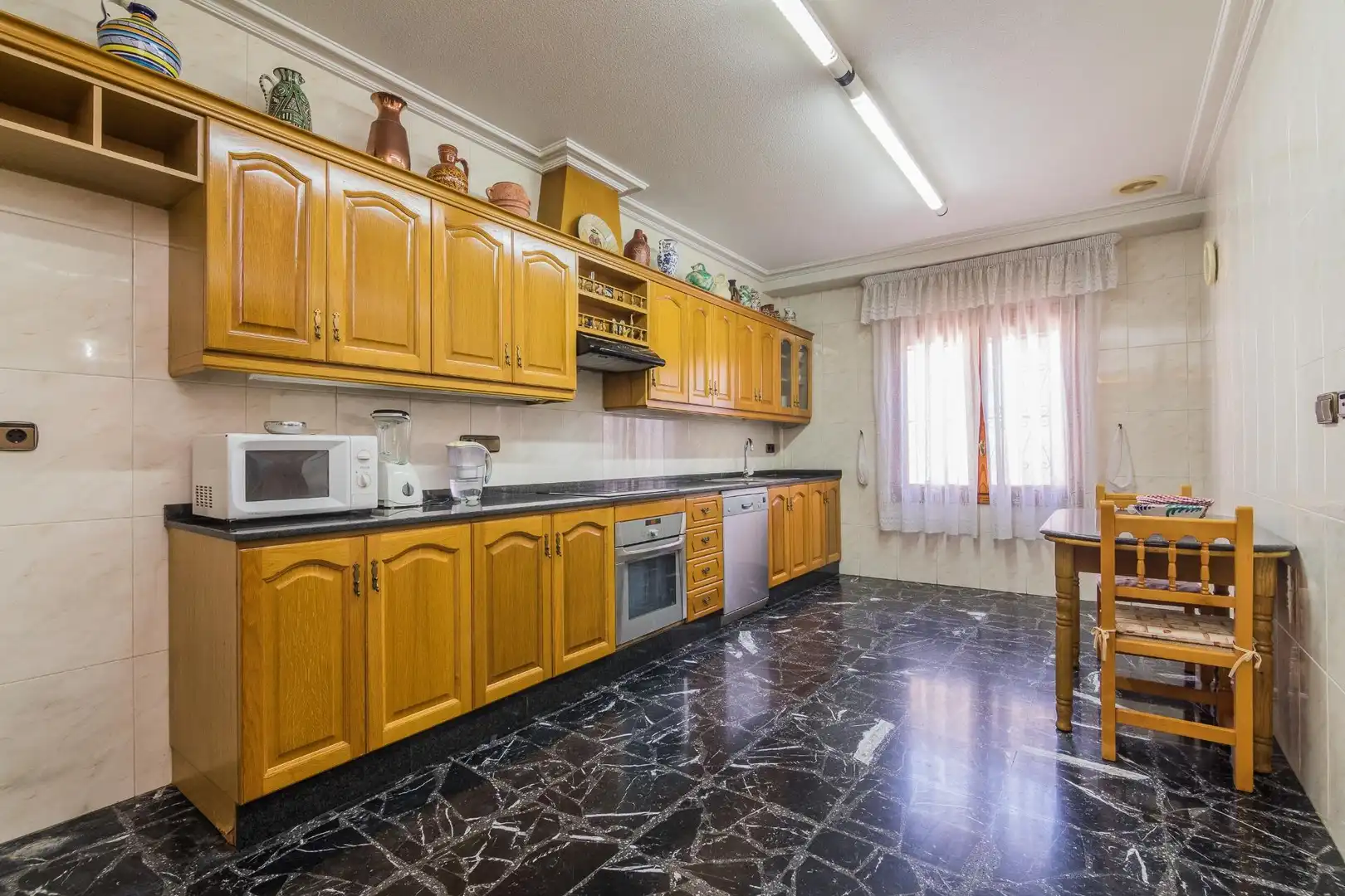 Cuina de Casa o xalet en venda en Elche / Elx amb Jardí privat, Terrassa i Piscina