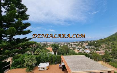 Vista exterior de Casa o xalet en venda en Dénia amb Aire condicionat, Terrassa i Piscina