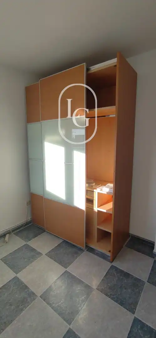 Schlafzimmer von Dachboden zur Miete in Madrid mit Heizung, Terrasse und Ofen