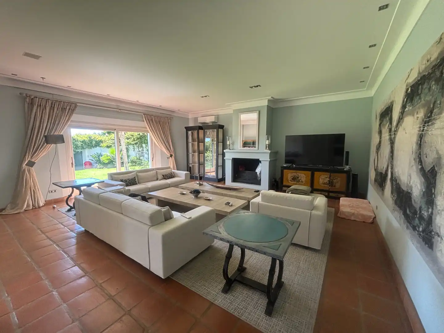 Sala de estar de Casa o chalet en venta en Marbella con Aire acondicionado, Jardín privado y Terraza