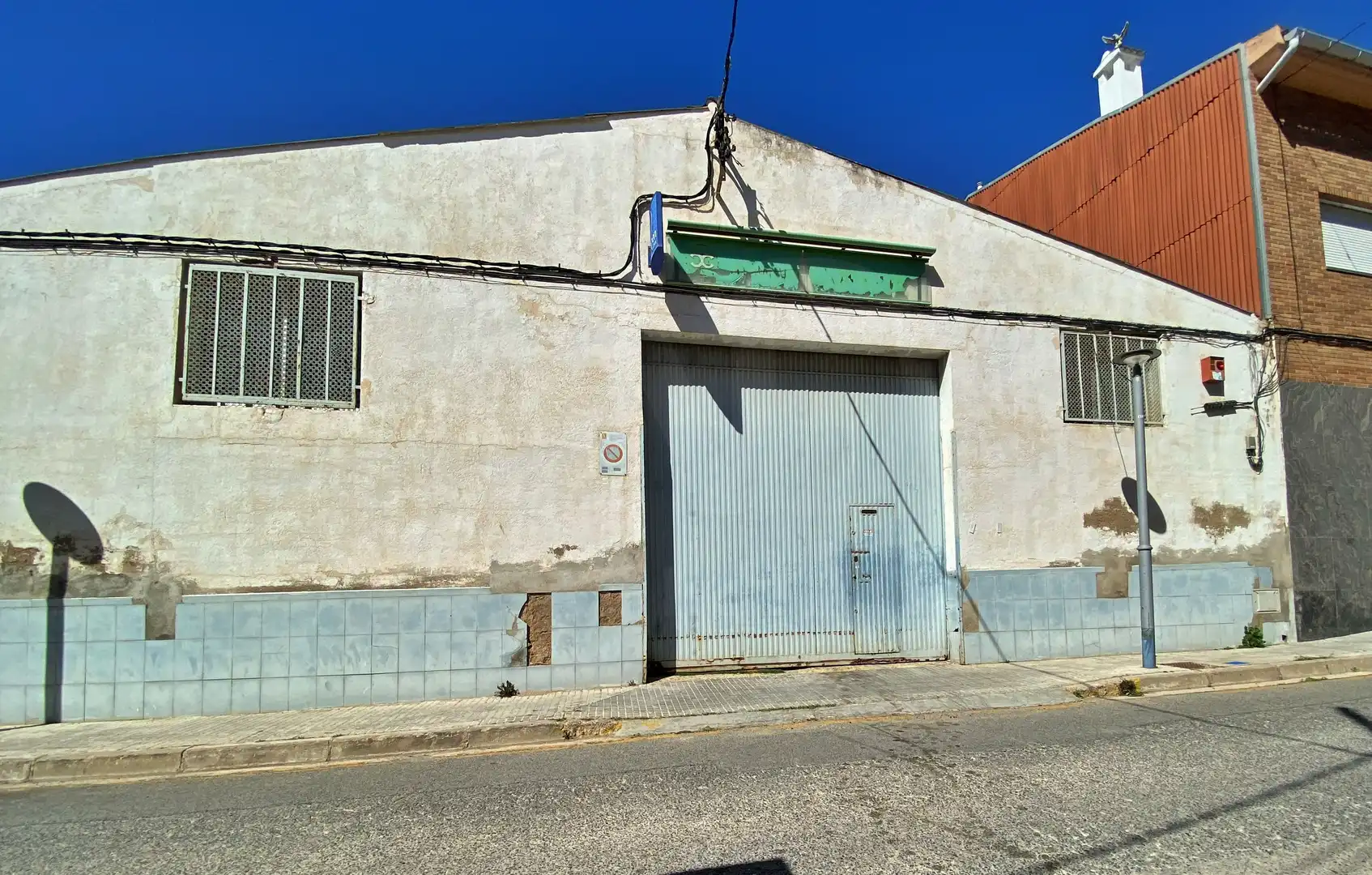 Industrial building for sale in Calle Vint-i-Set 16 16