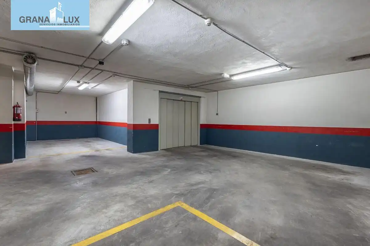 Parking de Dúplex en venta en Granada con Aire acondicionado, Calefacción y Terraza