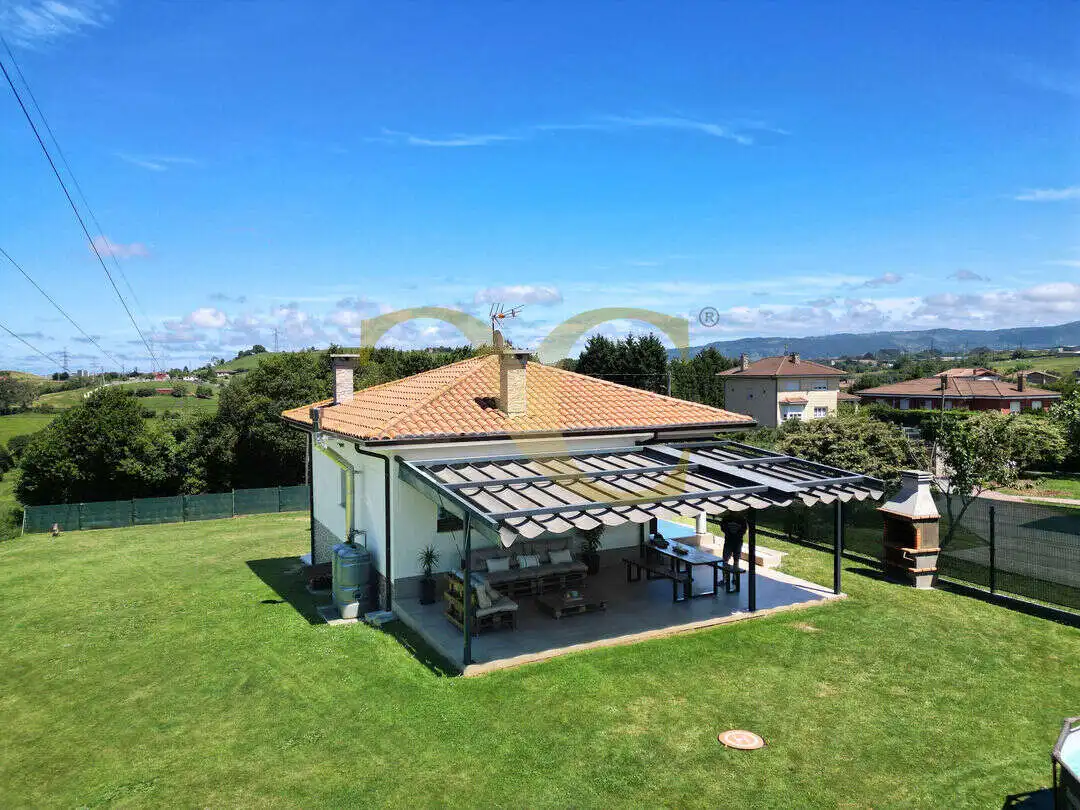 Terrassa de Casa o xalet en venda en Gijón  amb Calefacció, Jardí privat i Terrassa