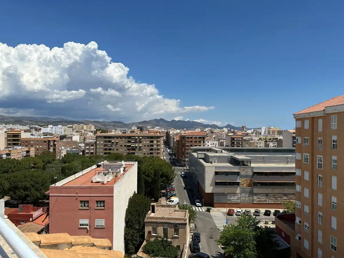 Vista exterior de Dúplex en venda en Castellón de la Plana / Castelló de la Plana amb Calefacció, Terrassa i Traster