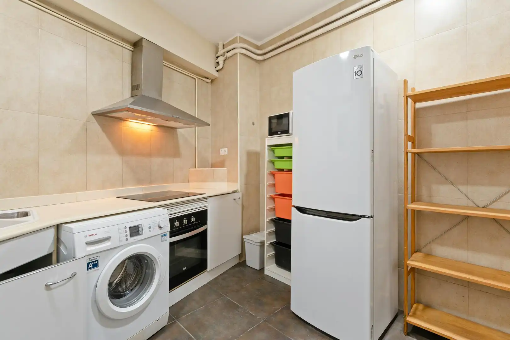 Kitchen of Flat for share in Barcelona  with Heating, Furnished and Washing machine