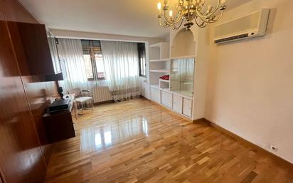 Living room of Flat to rent in  Madrid Capital  with Parquet flooring, Furnished and Washing machine