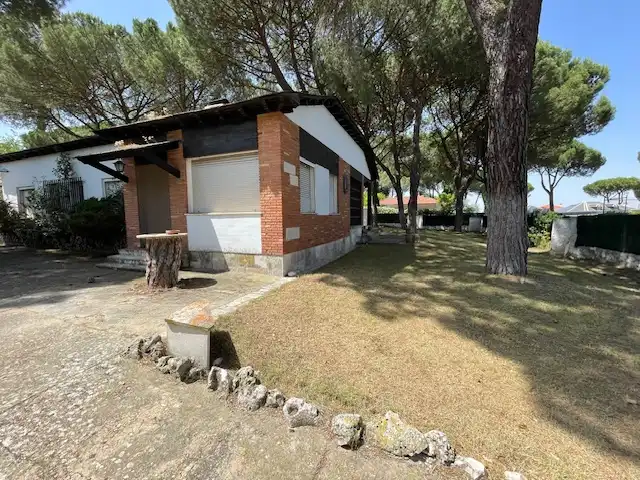Vista exterior de Casa o xalet en venda en Laguna de Duero amb Aire condicionat, Moblat i Forn