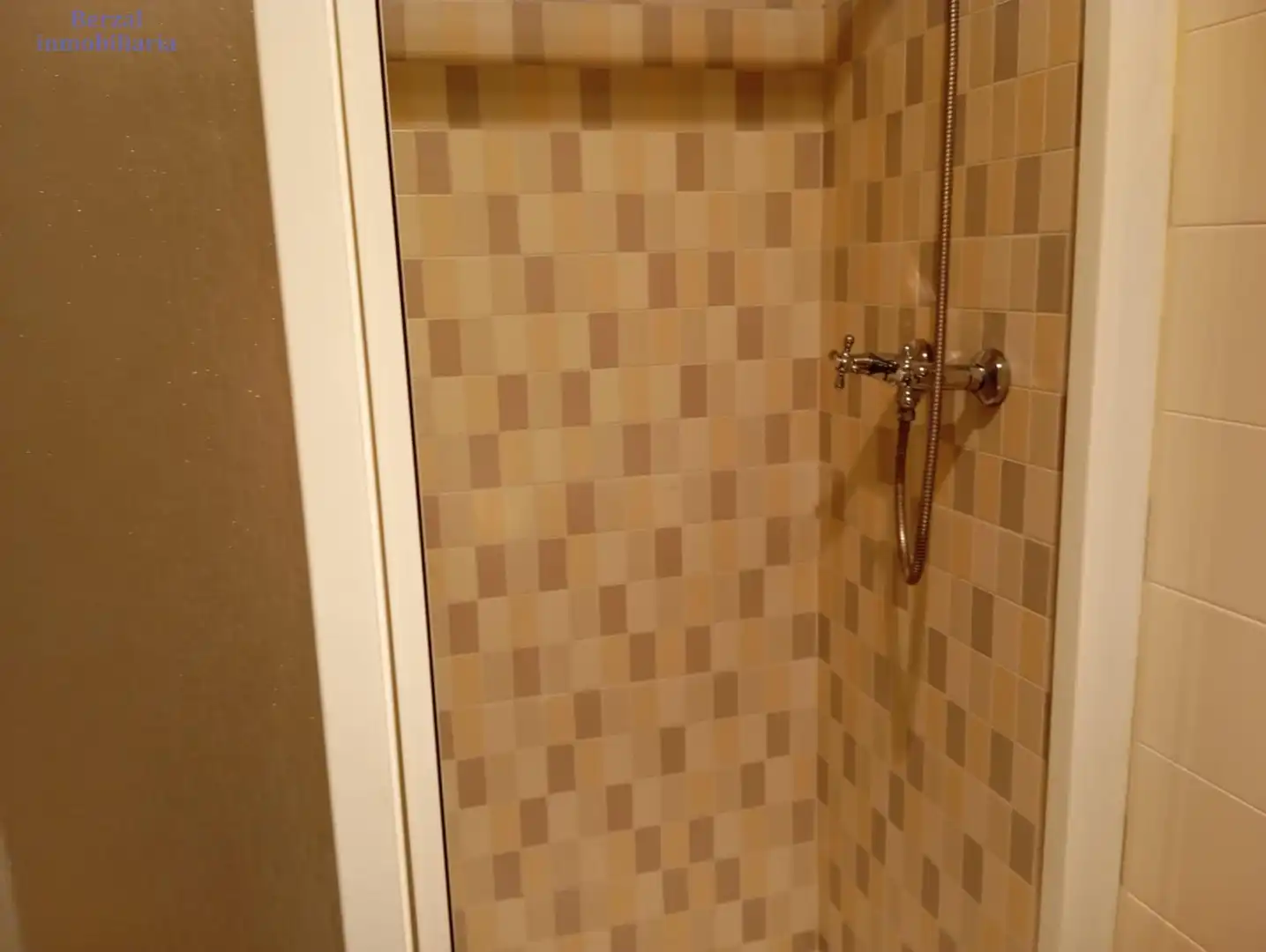 Baño de Local de alquiler en  Logroño