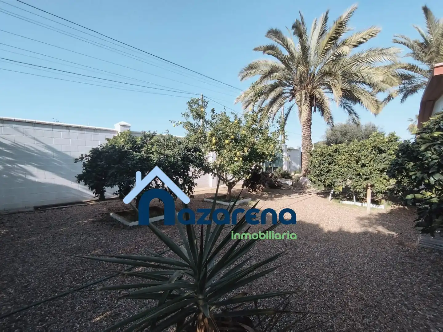Vista exterior de Terreno en venta en Coria del Río