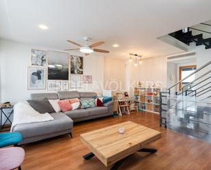 Sala d'estar de Casa adosada en venda en Alginet amb Aire condicionat, Terrassa i Piscina