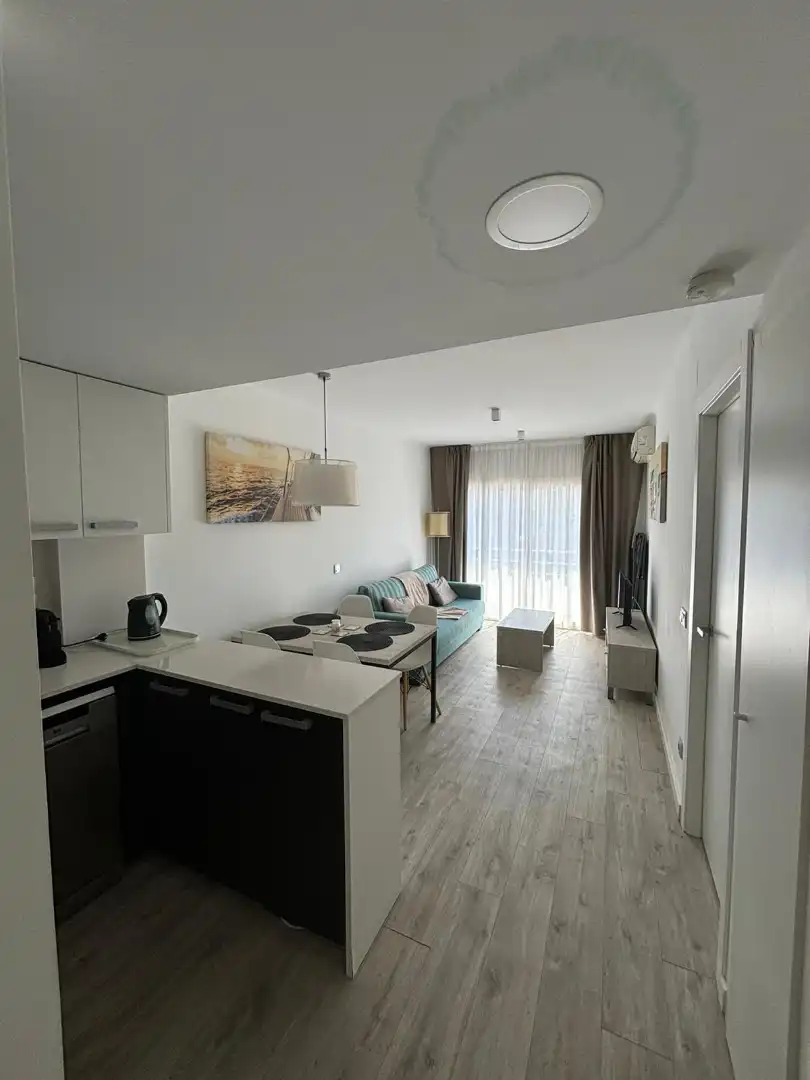 Sala de estar de Apartamento de alquiler en L'Estartit con Aire acondicionado, Calefacción y Terraza
