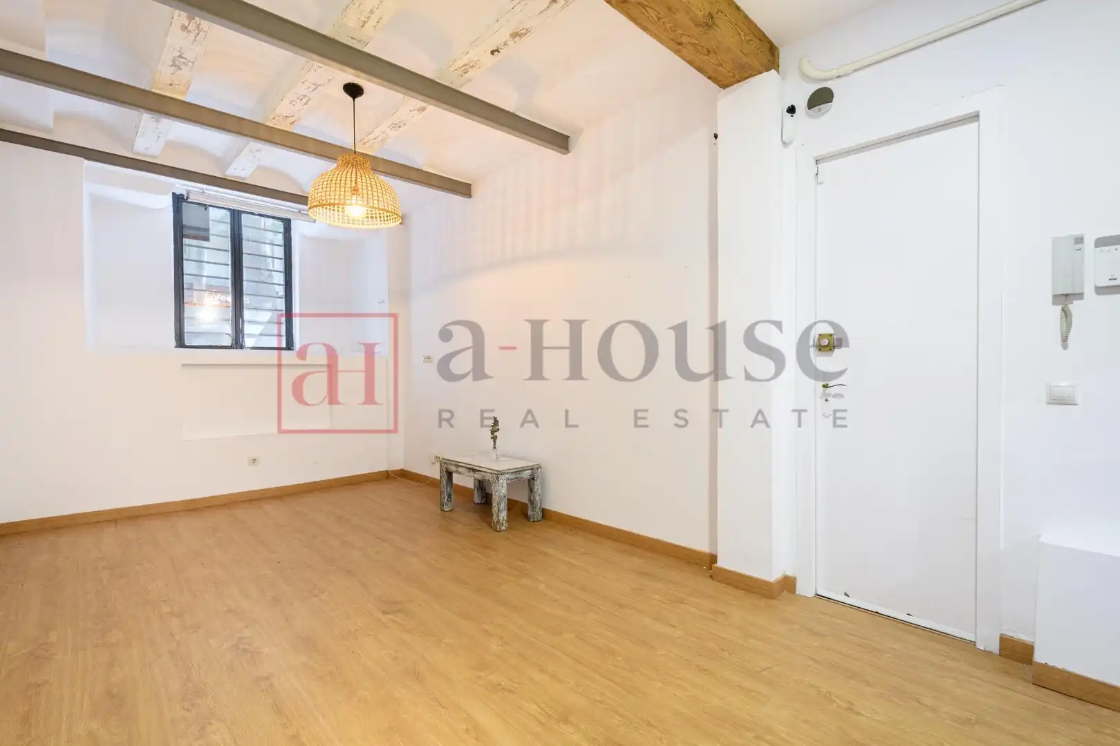 Planta baja en venta en Barcelona con Parquet y Alarma