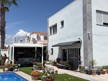Villa con piscina in vendita a Zona Carrefour - Urbanizaciones