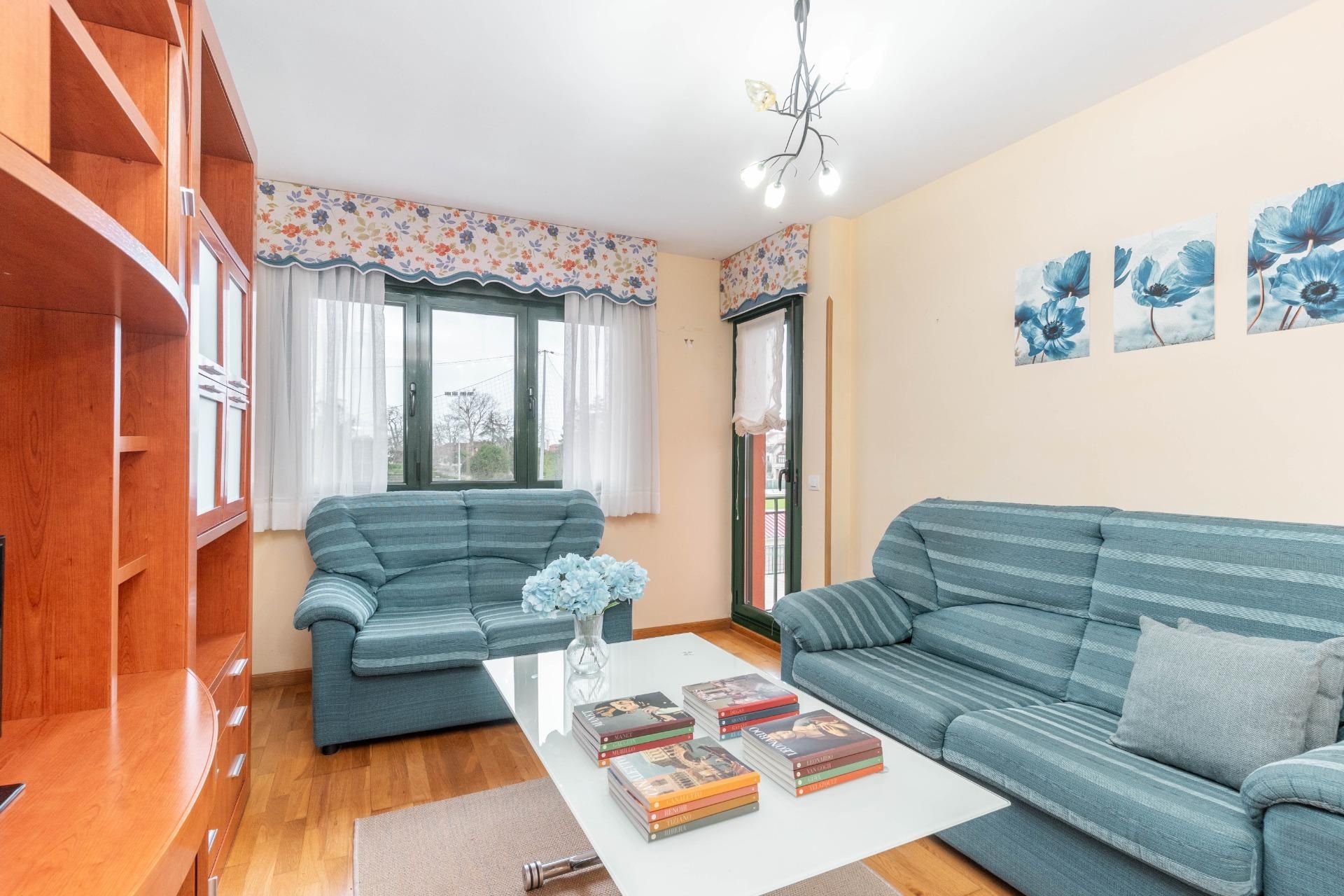 Sala de estar de Piso en venta en  Madrid Capital con Calefacción