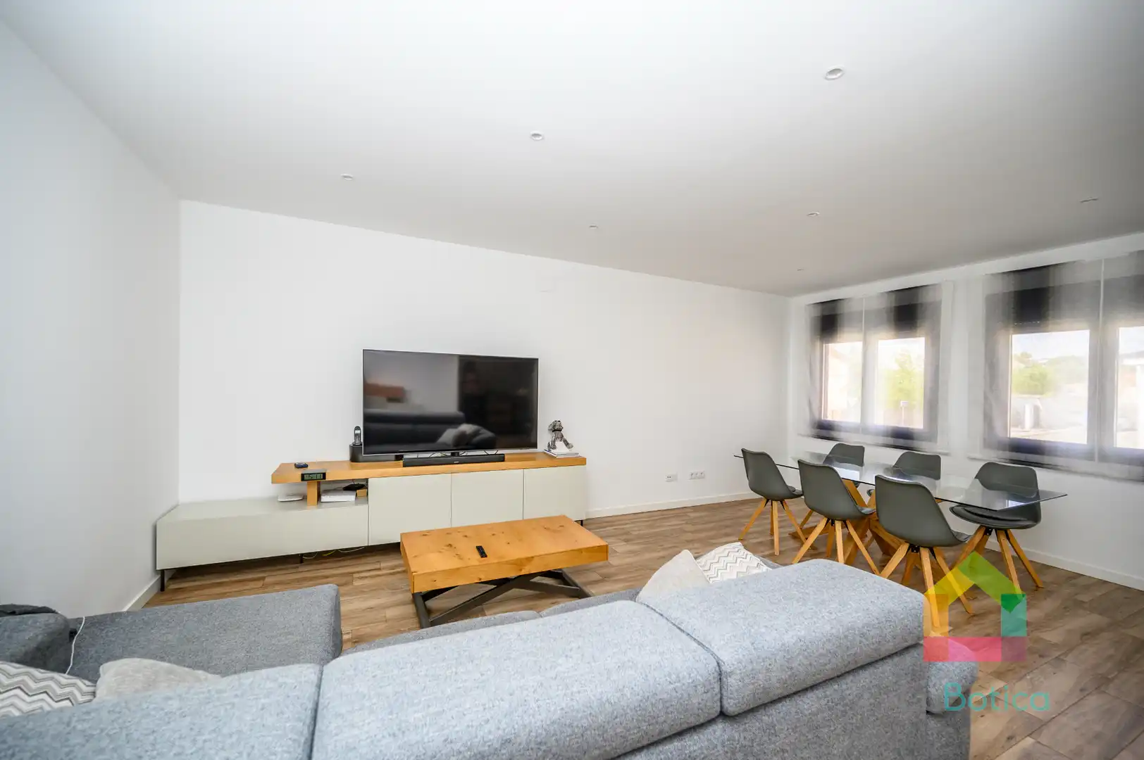 Sala d'estar de Casa o xalet en venda en Olías del Rey amb Aire condicionat, Calefacció i Terrassa