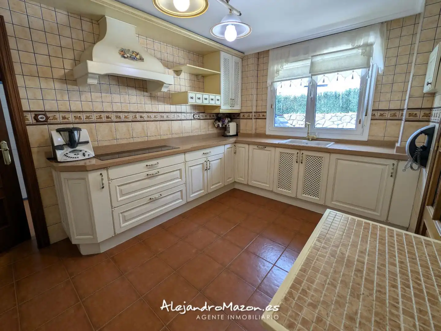 Küche von Einfamilien-Reihenhaus zum Verkauf in Castro-Urdiales mit Heizung, Privatgarten und Terrasse