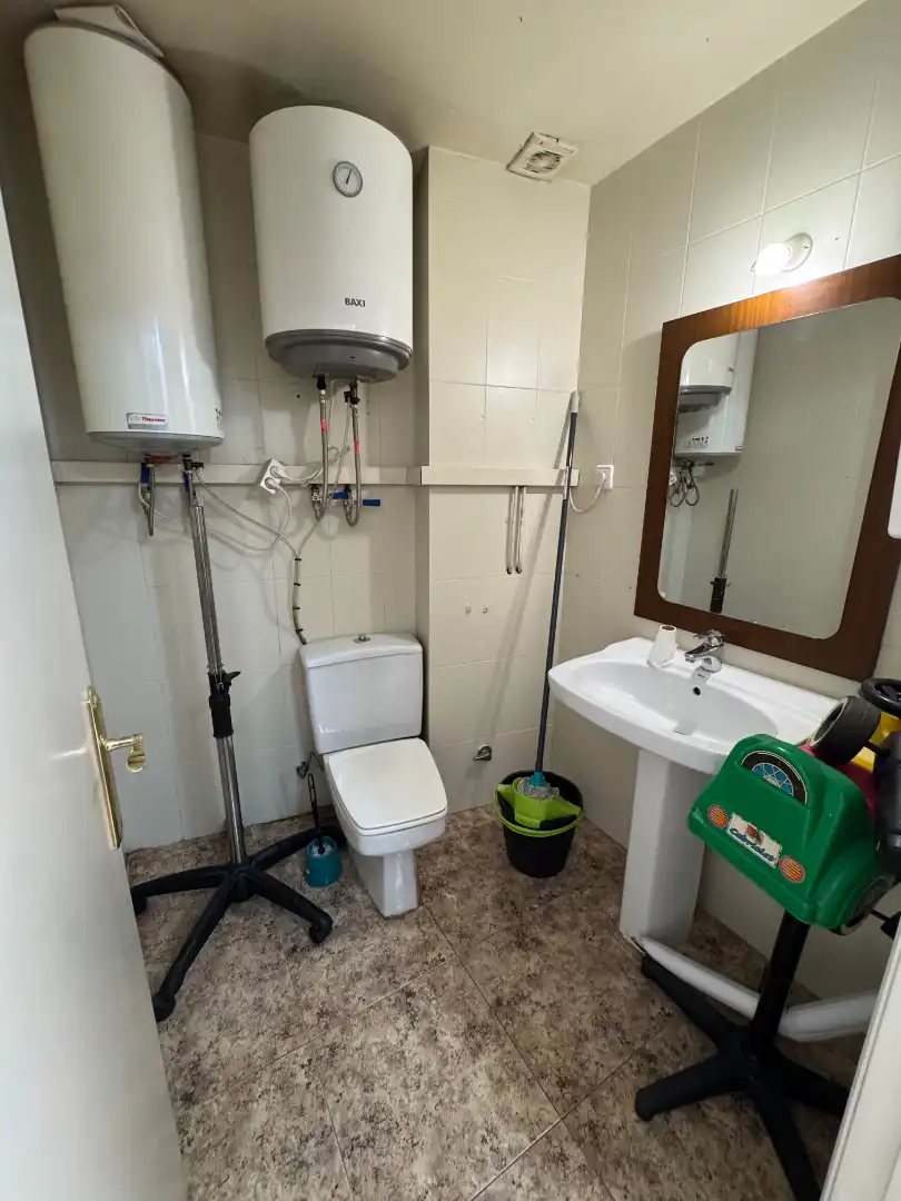 Badezimmer von Geschaftsraum zum Verkauf in Sant Feliu de Guíxols mit Klimaanlage und Möbliert