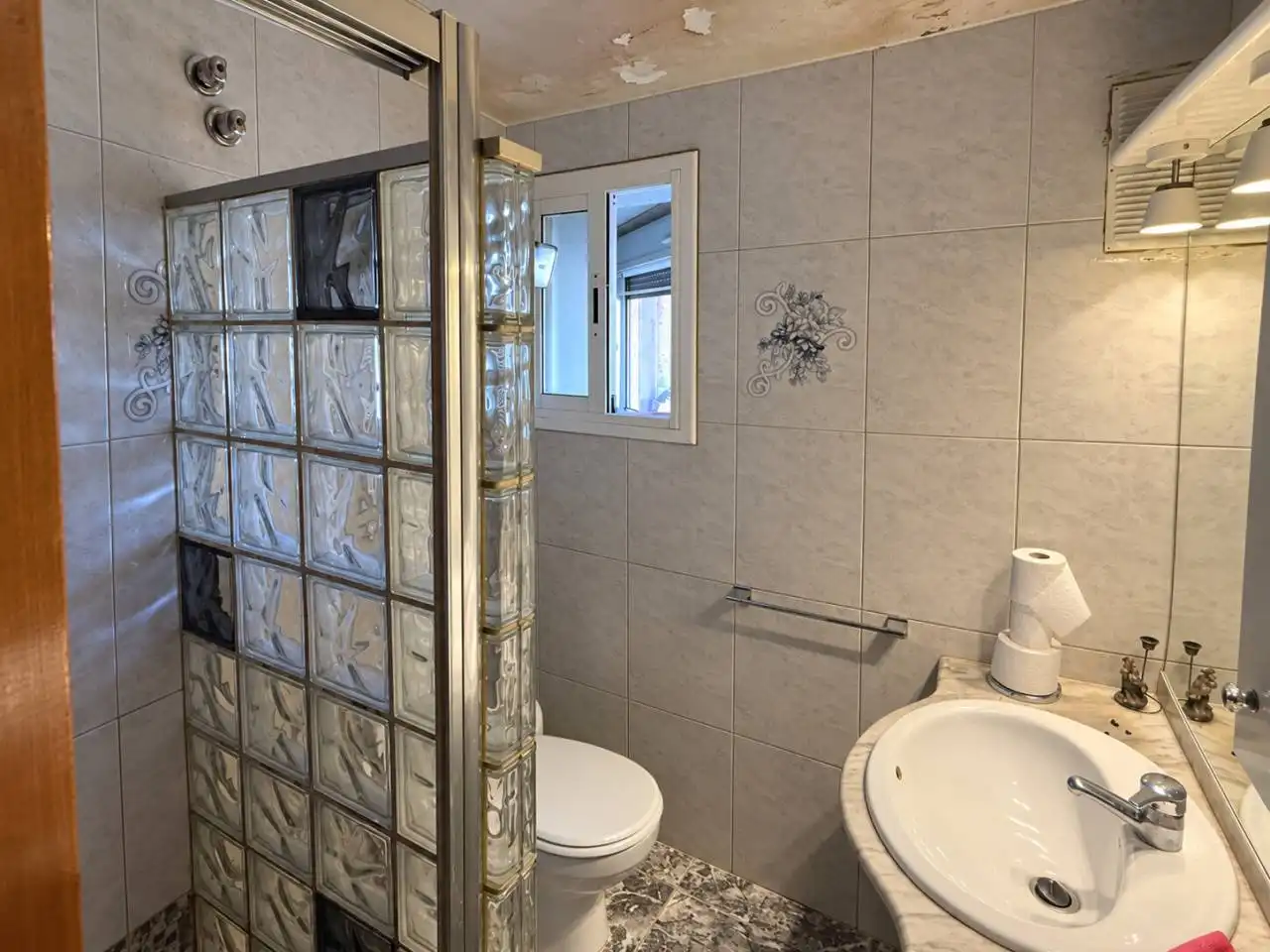 Badezimmer von Wohnung zum Verkauf in Sabadell mit Klimaanlage, Heizung und Abstellraum