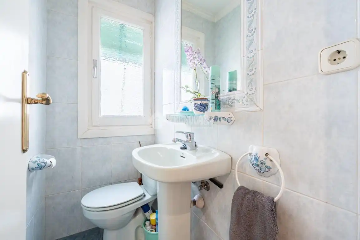 Baño de Piso en venta en Madrid con Calefacción, Parquet y Balcón