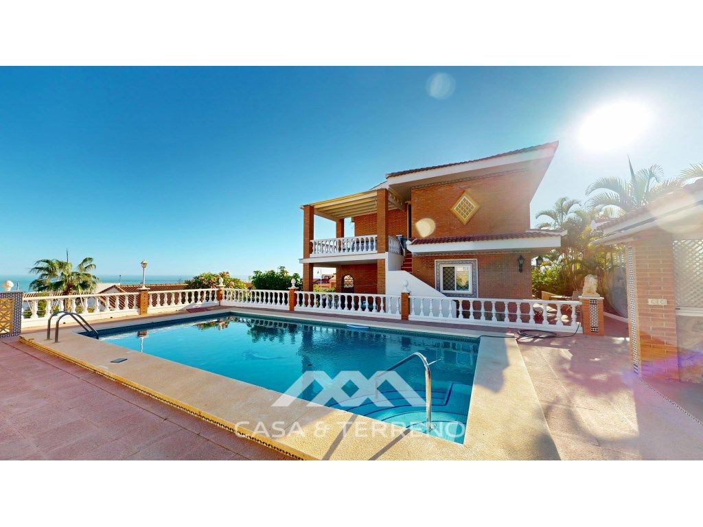 Exterior view of House or chalet for sale in Vélez-Málaga  with Private garden, Swimming Pool and Balcony